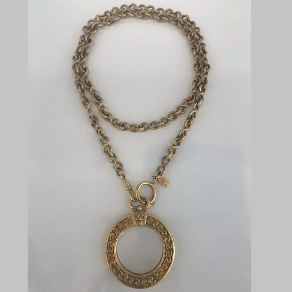CHANEL MAGNIFYING GLASS MEDALLION NECKLACE NWOTS! - Picture 5 of 15